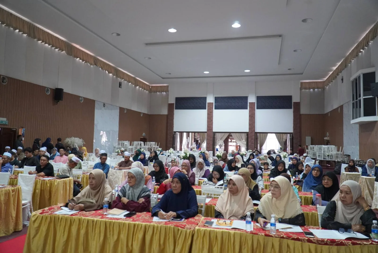 Suasana keseluruhan dewan sepanjang kursus umrah rombongan