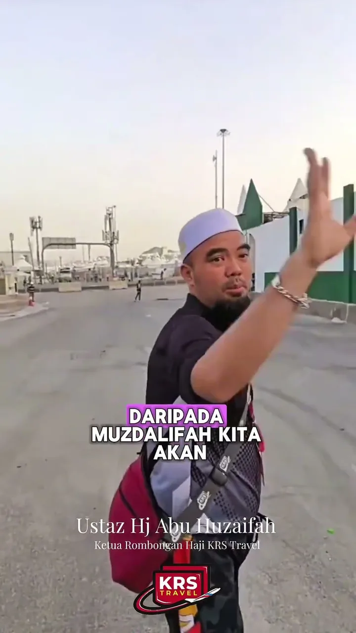 Ustaz Hj Abu Huzaifah, ketua rombongan haji KRS Travel, menerangkan laluan masyair dari Muzdalifah pada musim haji 1447H