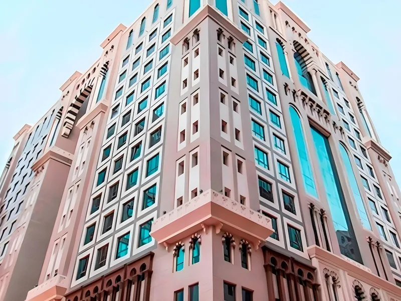 Fasad Hotel Al Aqeeq berhampiran Masjid Nabawi, Madinah