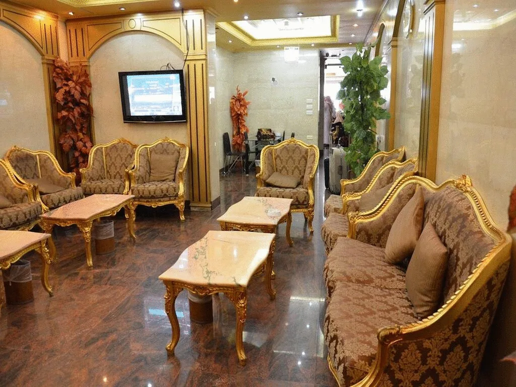 Ruang santai jemaah di Anwar Deafah Hotel