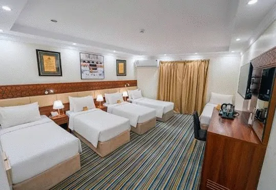 Bilik keluarga lima katil di Snood Ajyad Hotel