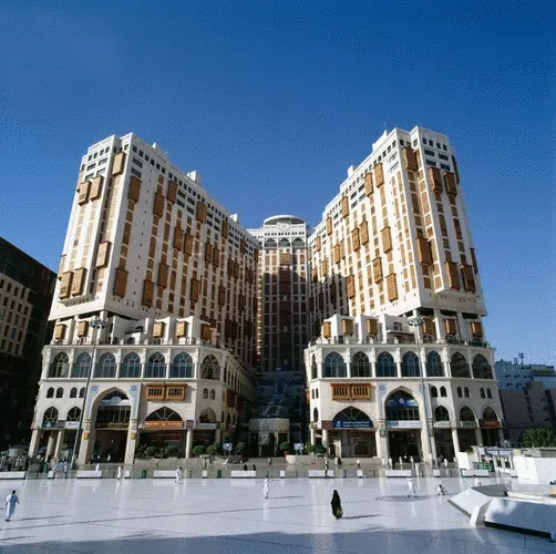 Bangunan Makkah Tower berhampiran Masjidil Haram